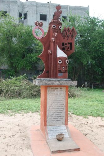 Monument-route-des-esclaves-Ouidah-benin-ecotourisme-ecobenin-1